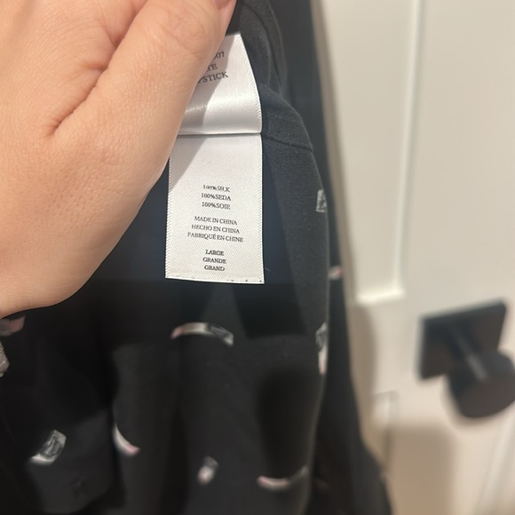 Rails Kate Silk lipstick button down L - Picture 3 of 3